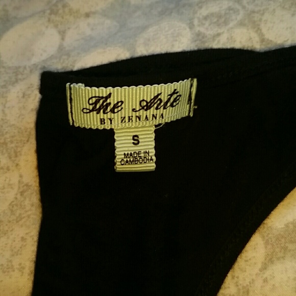 4 sequenced tanktops. - Picture 2 of 4