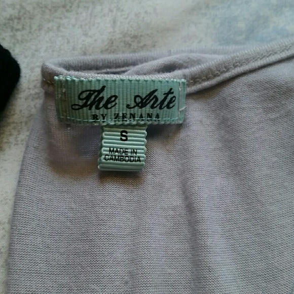 4 sequenced tanktops. - Picture 3 of 4