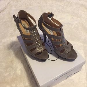 Steve Madden Hailley grey leather 4 1/2" heels