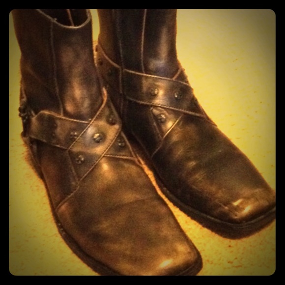 Men's size 10 distressed boots