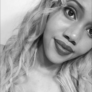 Meet your Posher, Idil