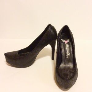 NWT Black lizard print heels