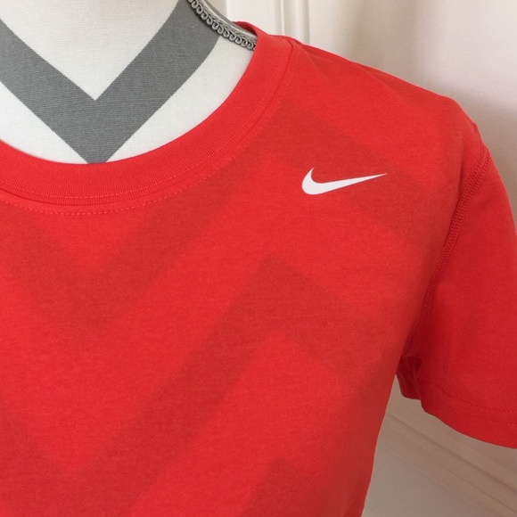 Nike Dri-Fit T-Shirt - Picture 3 of 4