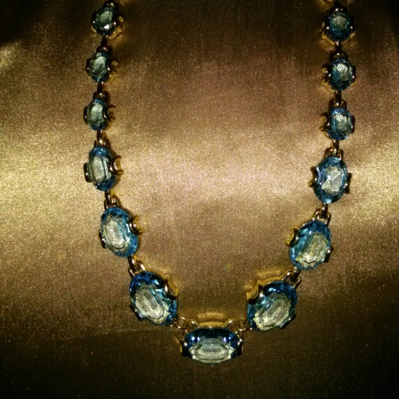 Beautiful Gloria Vanderbilt Necklace