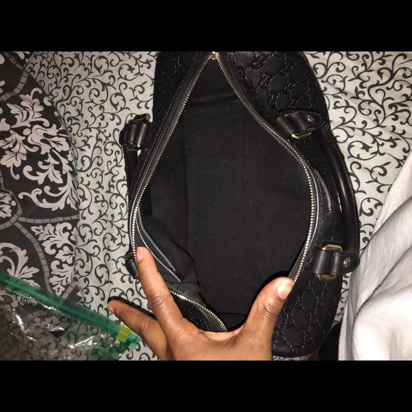 $600 on Ⓜ️ Great condition Gucci Bag 💯Authentic - Picture 2 of 4