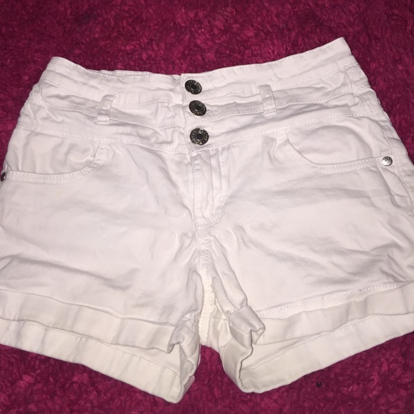 High wasted shorts❣