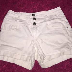 High wasted shorts❣