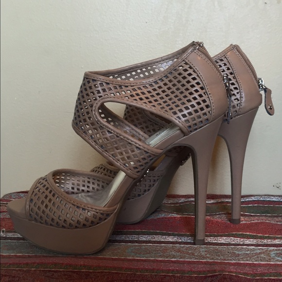 Vera wang tan heels