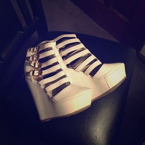 Women's nude wedge