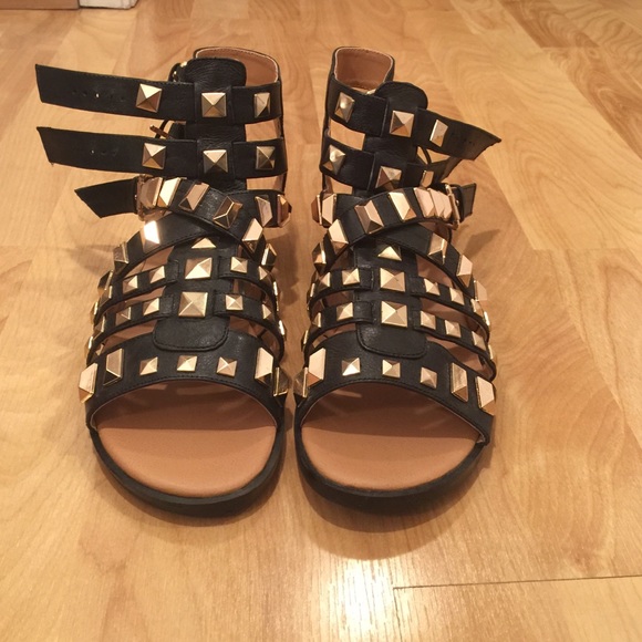 worn once gladiator sandals with rose gold studs