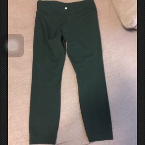 LuluLemon wunderunders cropped