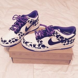 **BRAND NEW Nike Dunk Low - Prpl/Blk/Wht  Sz 6Y/8W