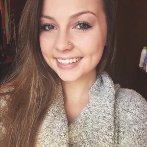 Meet your Posher, Leila