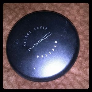 Mac pressed powder in nc35