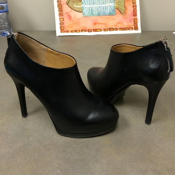 Nine West booties as 6