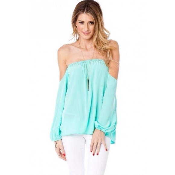 NWOT off the shoulder mint top!