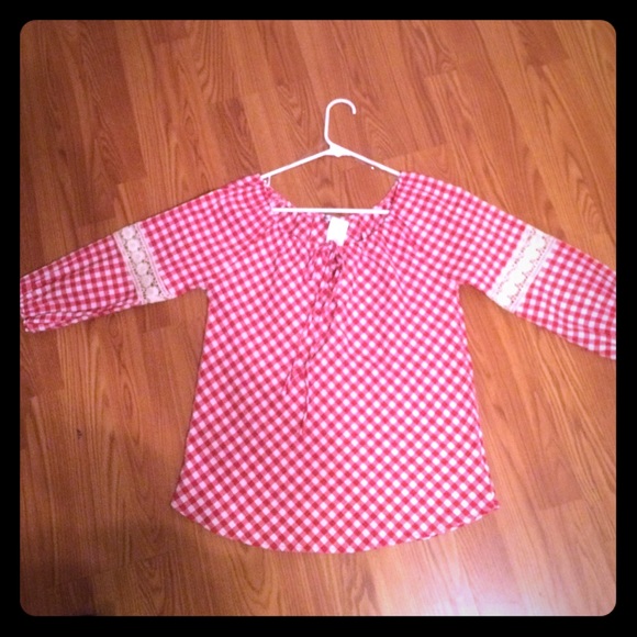 Boutique top size small