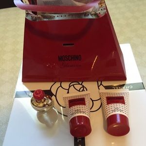 Mini perfume , lotion and body wash gift set