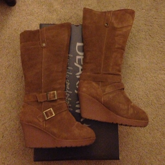 Tan wedge boots