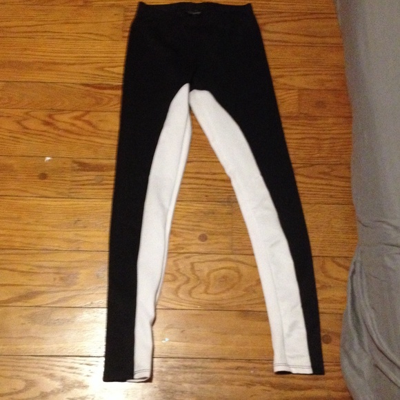 Hot Topic See You Monday leggings