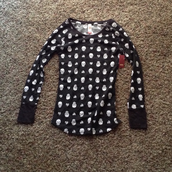 Skull and heart long sleeve