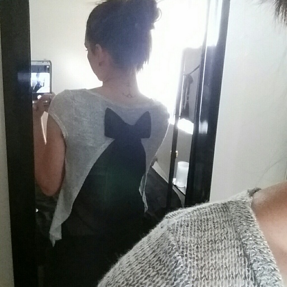 Cute top - Picture 2 of 4