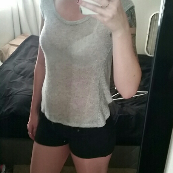 Cute top - Picture 3 of 4