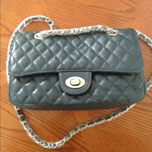 🎉REDUCED🎉Navy Blue Handbag w/silver chain. NWOT