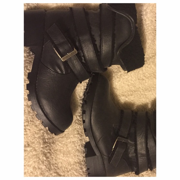 Low cut warm winter boots !