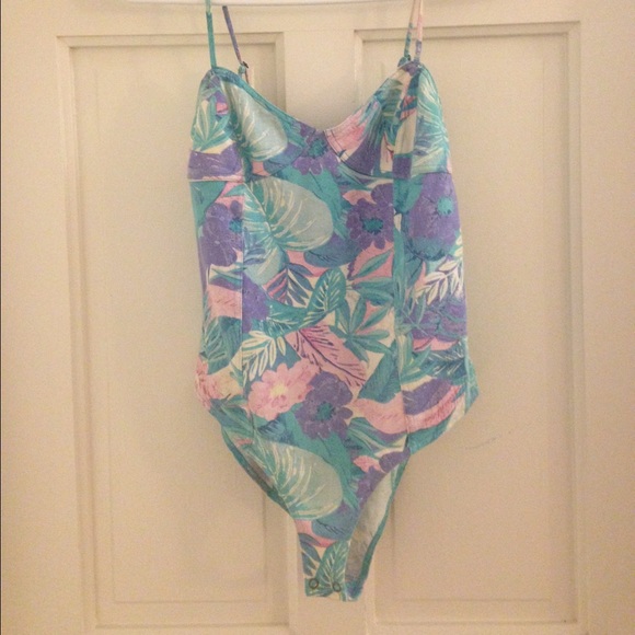 Forever 21 Tops - Floral print bodysuit