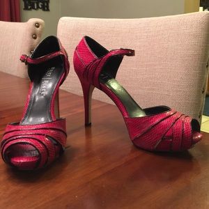 White House black market "Sandra" heels!