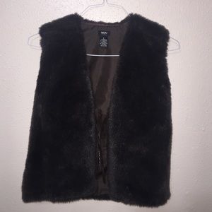Mossimo faux fur vest