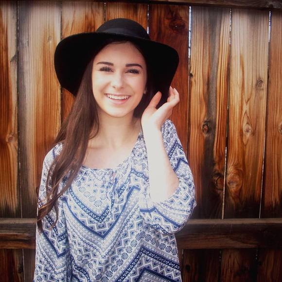 Meet your Posher, Ellie - Picture 1 of 1