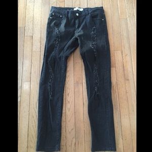 Black ripped skinny jeans
