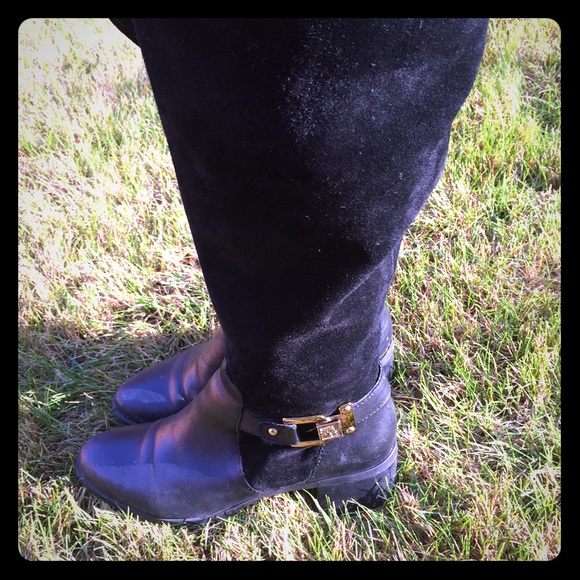 Anne Klein black boots ... Fits well on calves.