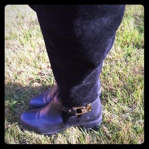 Anne Klein black boots ... Fits well on calves.