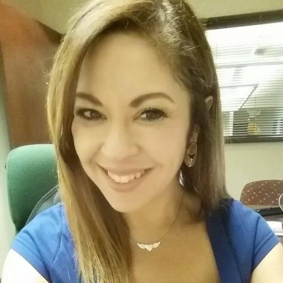 Meet your Posher, Claudia - Picture 1 of 1