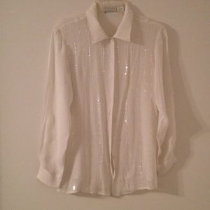 Modern Easssential petite lady's blouse