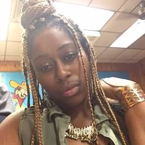 Meet your Posher, Elise