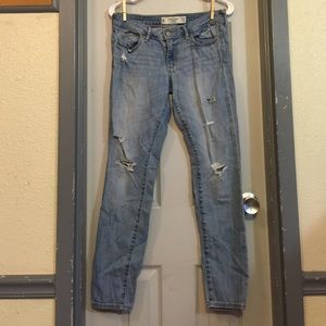 ABERCROMBIE&FITCH: destroyed jeans