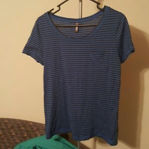 Blue/gray scoop neck shirt