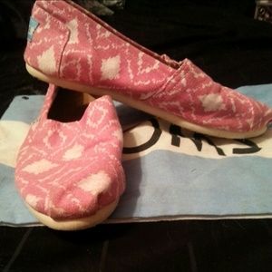 TOMS- size 8.5