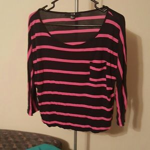 Pink/dark blue scoop neck shirt