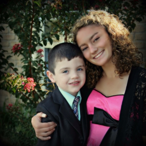 Brandi mom to 6, ages from 23-5, always looking 😎 - Picture 4 of 4