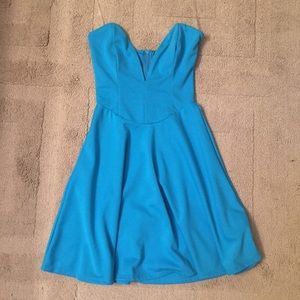 Deep v strapless dress