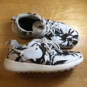 Palm tree Nike roshe women's