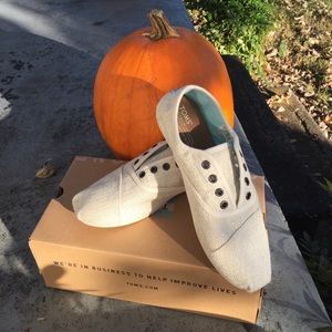TOMS Women's size 8