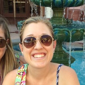 Meet your Posher, Lauren