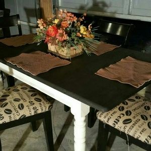 Diningroom table and 4 chairs