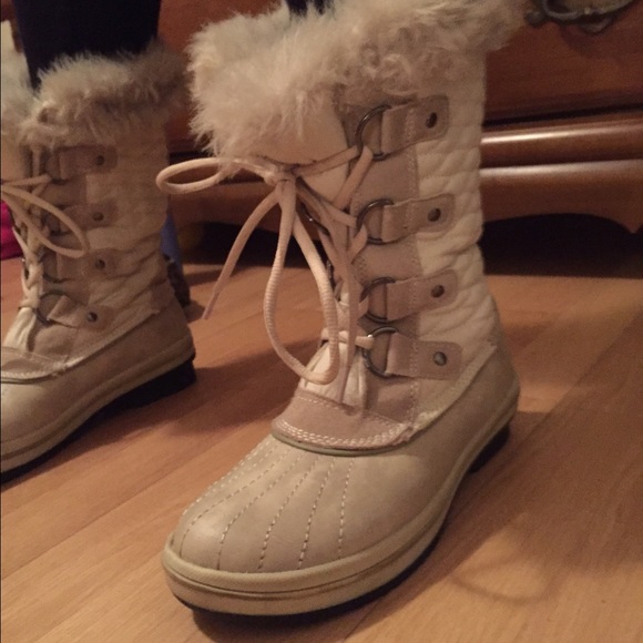 Off white snow boots